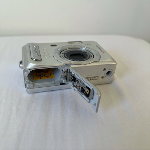 [SOLD] Rare Pentax Optio S60 6MP Vintage Digital Camera 3x Optical Zoom - Picture 5 of 8